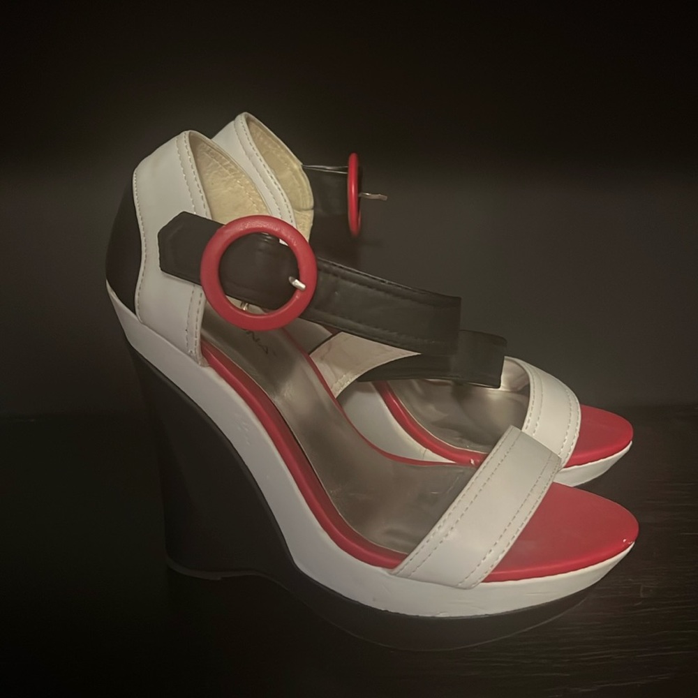 Black, white and red wedge sandal, size 9